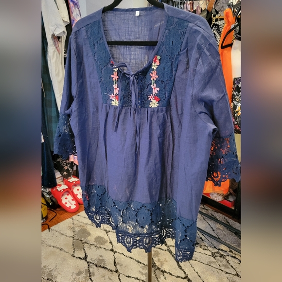 Navy Blue Embroidered Women's Top 26 Ptp - Picture 5 of 5